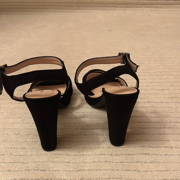 Chinese Laundry Black Heels with Crossed Straps - Picture 3 of 6